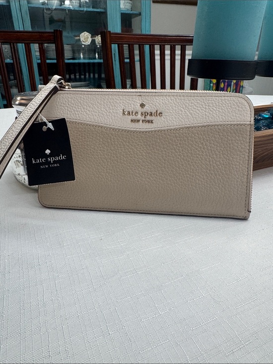 kate spade Handbags - NWT Kate Spade two-tone beige pebble leather wristlet